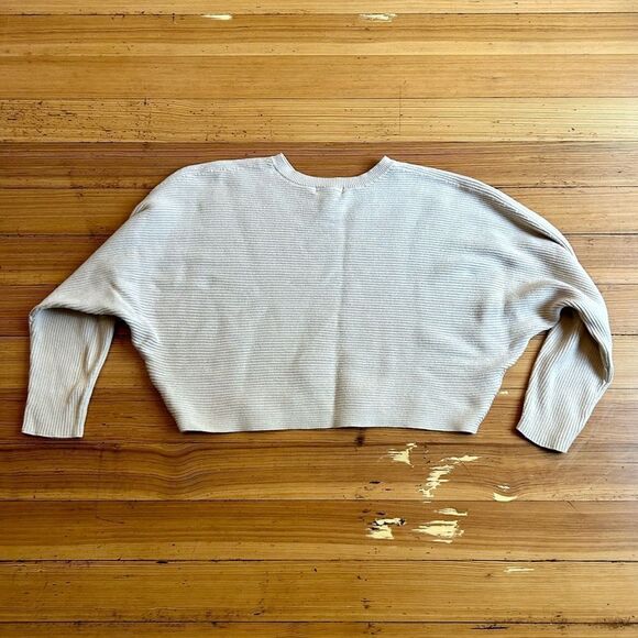 H&M cropped textured knit dolman sleeve sweater. Size S. - Picture 2 of 8